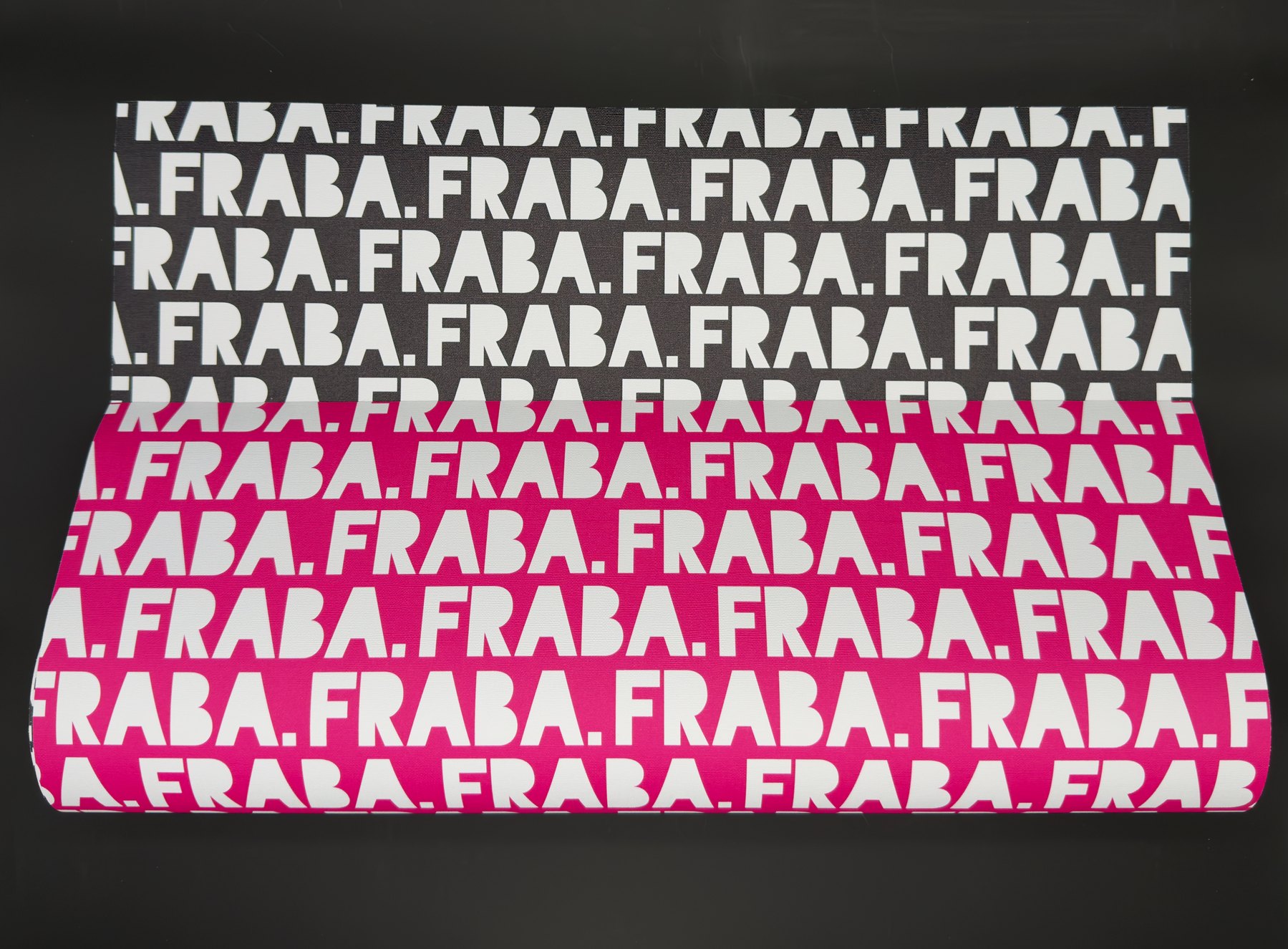 Großformatdruck mit FRABA-Musterdruck auf Rolle – pink und grau